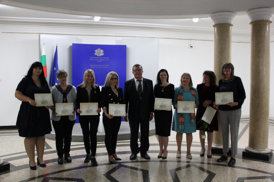 Двама бургаски учители получиха високо признание от министъра на образованието